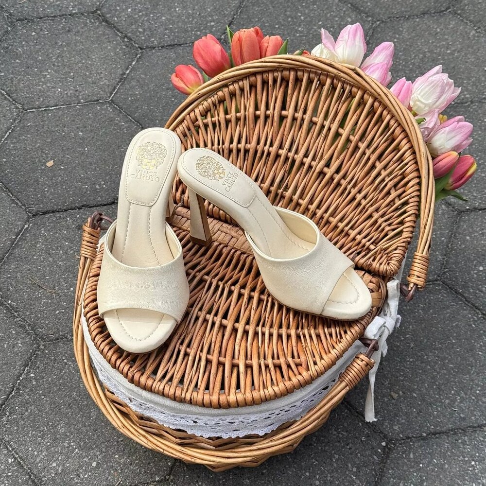 VINCE CAMUTO MULES